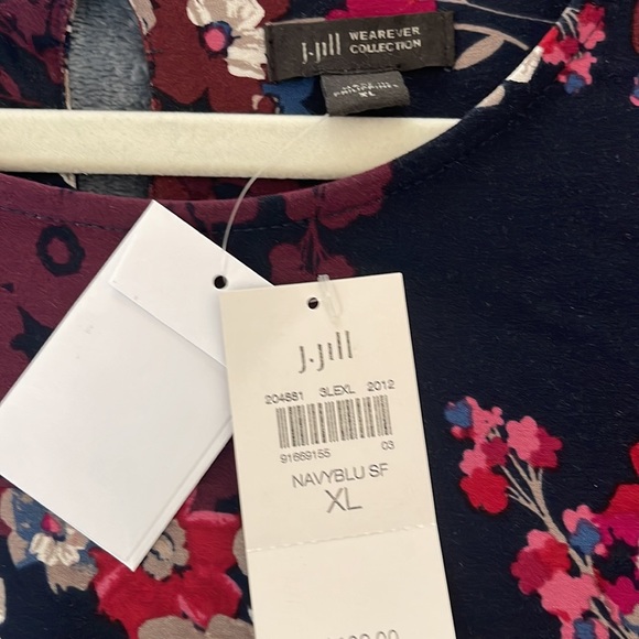 Woman’s Dress - Picture 3 of 3